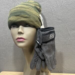 Lot of Gap/Old Navy Fleece Gloves & Hat in a Gray/Camo Color with Grip Palms